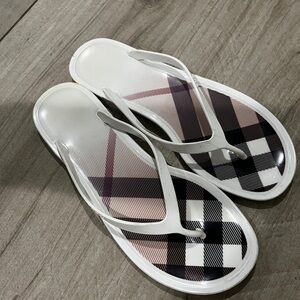 Burberry white flip-flops size 38 7